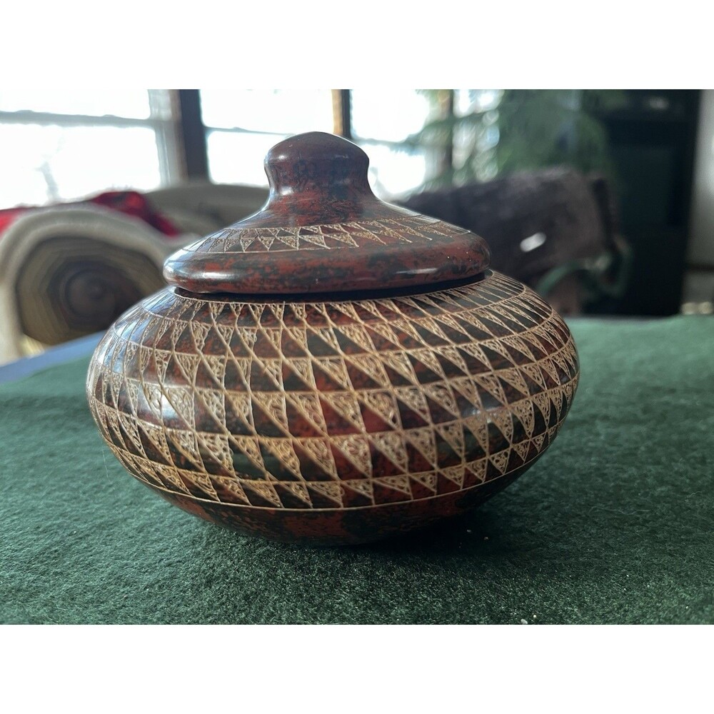 Stunning Mexican Storage Jar with Lid Pottery Sgraffito Design